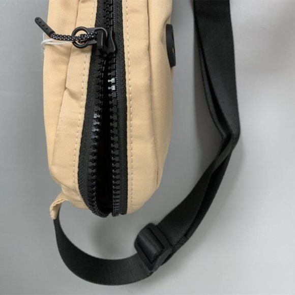 NWT Lululemon Everywhere Mini Belt Bag Khaki 1L - Picture 6 of 7